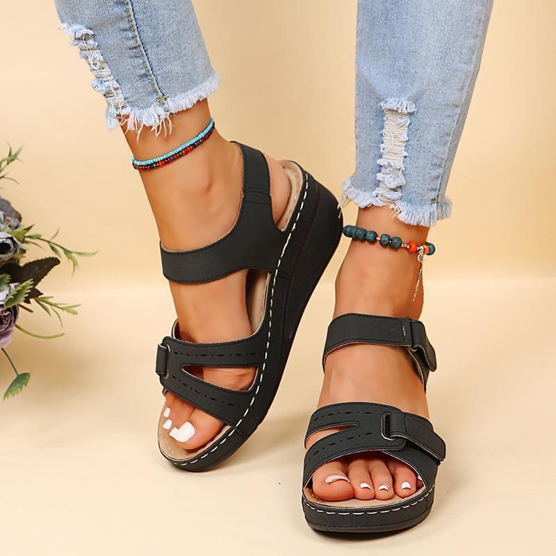 2025 Summer New Women's Car Line Hole Shoes Large Round Toe Slope Heel Comfortable Sandals For Women_vogvips.com