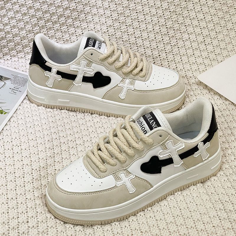 Retro Chinese Style Couple Skateboard Shoes Cross Heart Design White Niche Hong Kong Style Student Sneakers For Women_vogvips.com