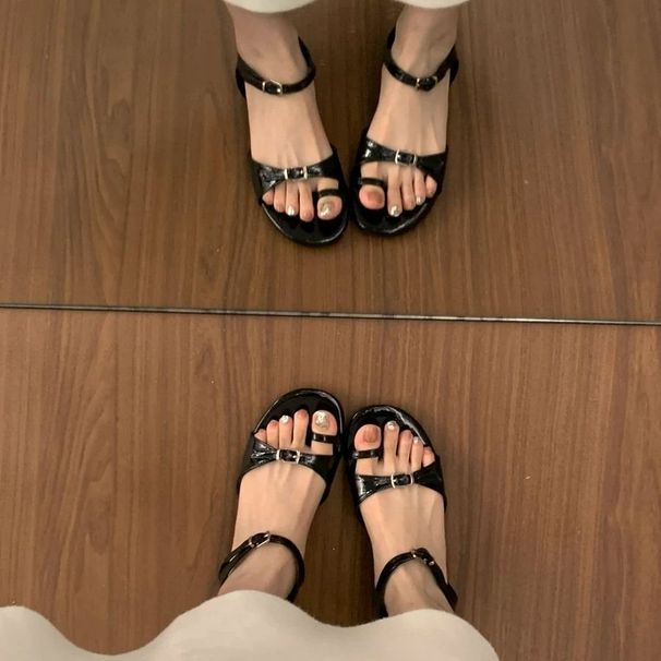 French-style Flat Silver Open-toe Sandals Women, 2026 Summer New Model, Suitable For Pairing With Skirts, Fairy-style_vogvips.com