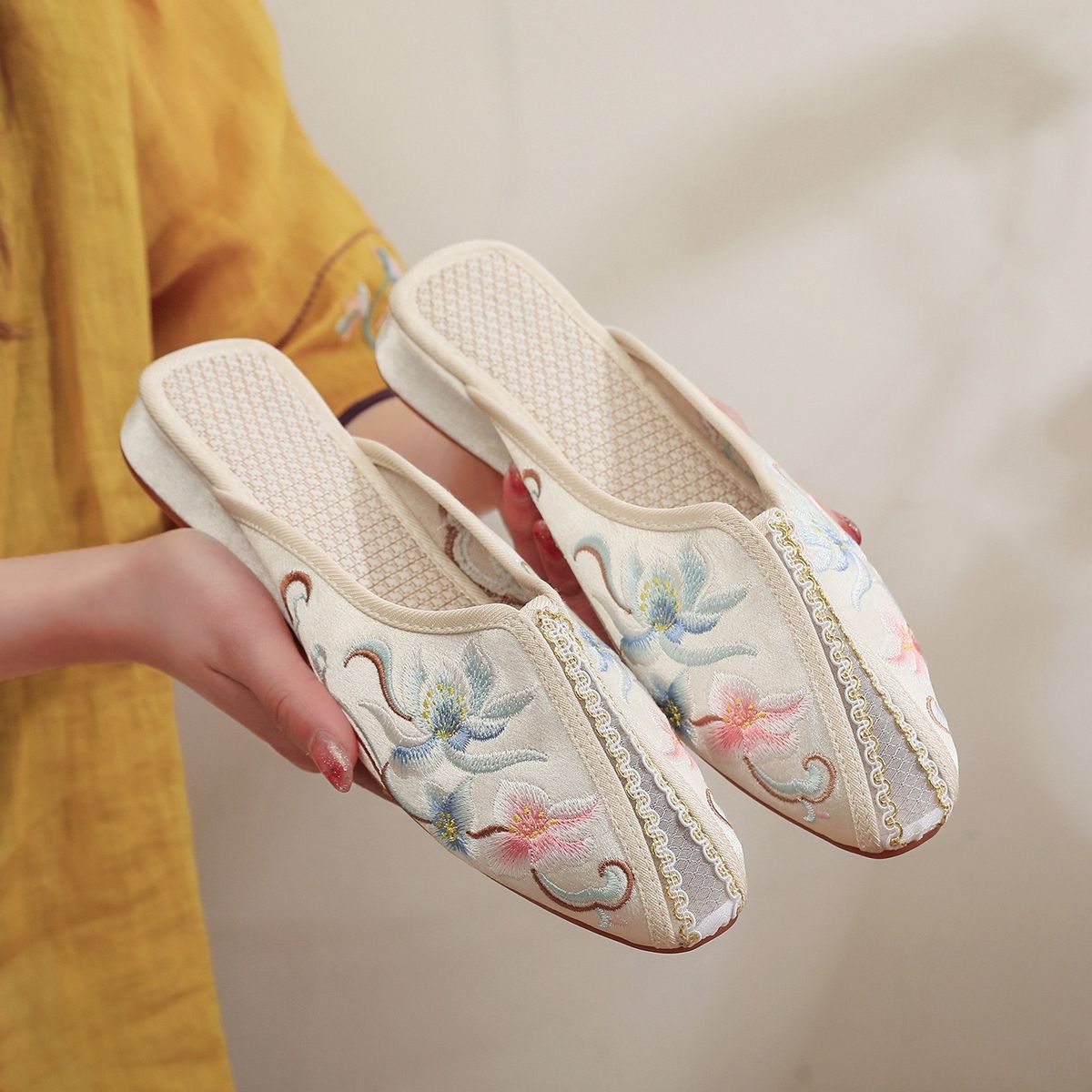 Women’s Shoes Spring New Old Casual Embroidered Shoes National Style Embroidered Soft Soled Women's Retro Single Shoes_vogvips.com