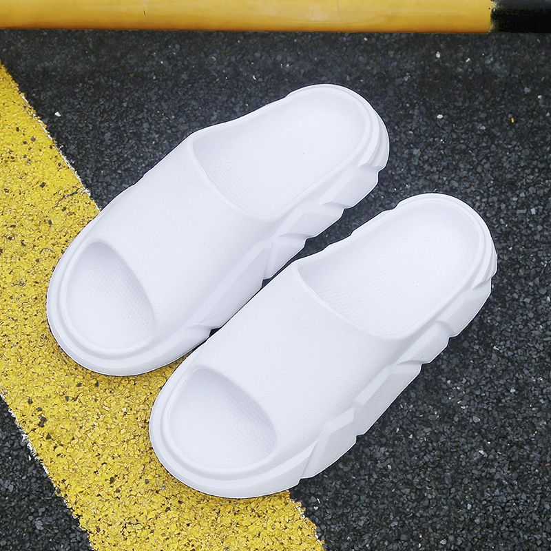 New Men's Thick Soled Slippers Summer Wear, Trendy And Anti Slip, With A Sense Of Stepping On Feces. EVA Beach Sandals_vogvips.com