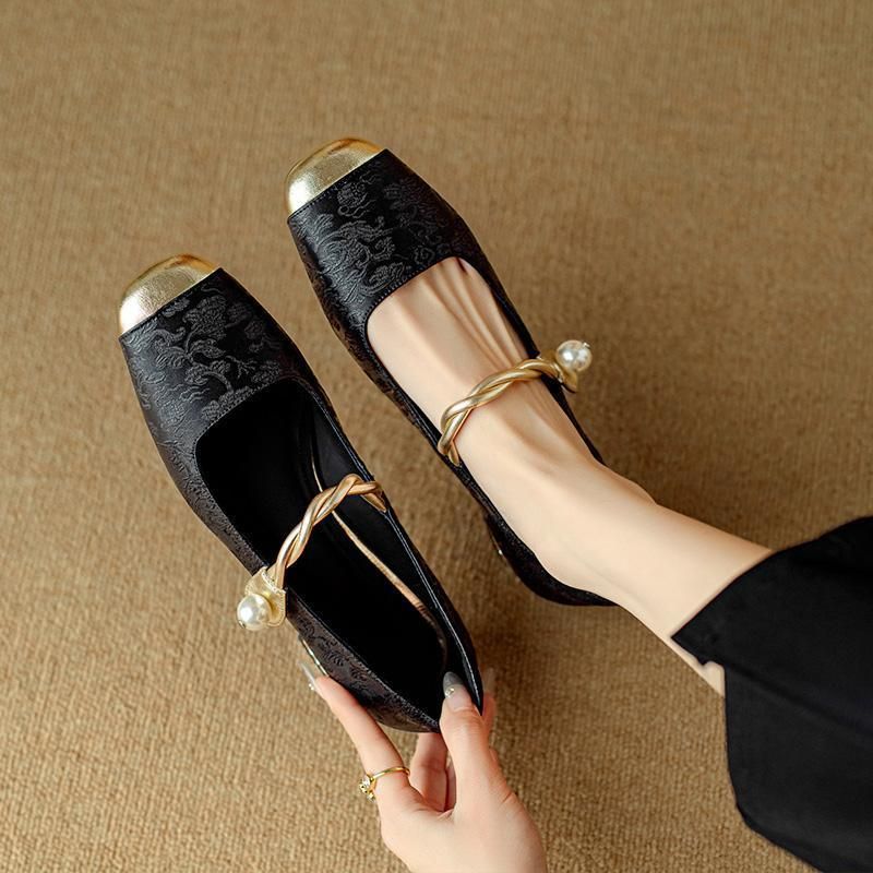 2025 Fashion New Chinese One Belt Low Heel Mary Jane French Water Diamond Style Flat Bottom Single Shoes Women's Dress_vogvips.com