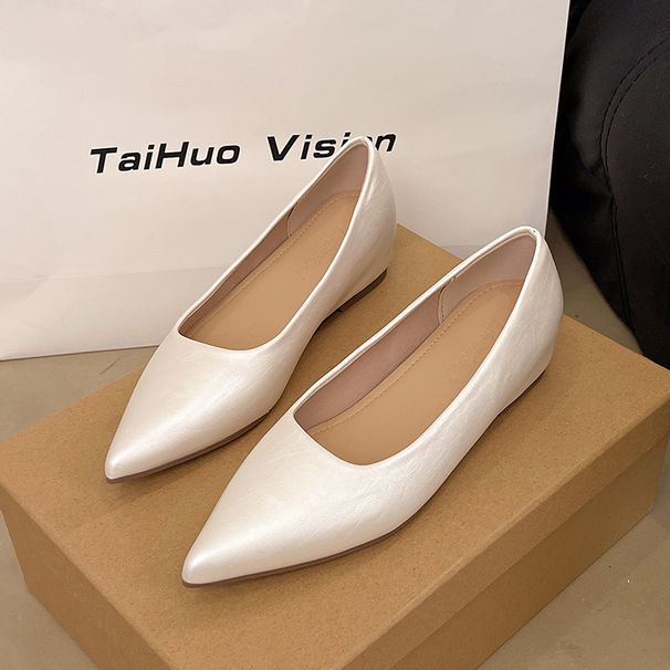 Spring And Autumn French Nude Inner Height Increase Pointed Flat Shoes Women's Light Mouth Shoes Versatile Commuter Shoes_vogvips.com