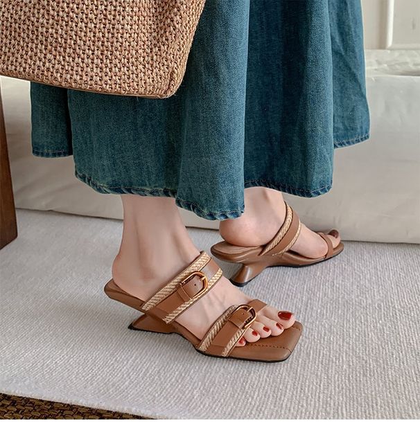 2025 New French Retro Square Toe Chunky Heel Sandals Petite Women, Fashionable One-Strap High Heels For Outdoor Wear_vogvips.com