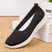 2025 New Old Beijing Cloth Foreign Trade Flat Fly Knit Women, Spring Autumn Slip-On Shoes For Middle-Aged And Elderly_vogvips.com