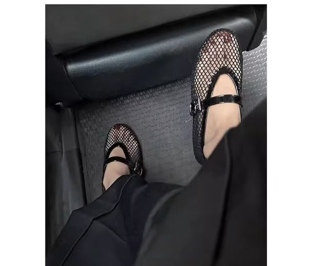 Outer Size Metal Buckle Flat For Women's Outdoor Wear 2025 Summer New Fashionable Versatile Casual Sandals_vogvips.com