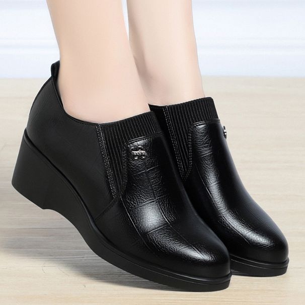 Dropshipping Wedge For Women 2024 New Style Middle-aged Elderly Flat Women's Soft Leather Mom Spring And Autumn Single_vogvips.com