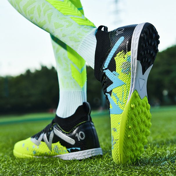 New football shoes camouflage high top broken nails professional training shoes long nails children explosive football shoes_vogvips.com