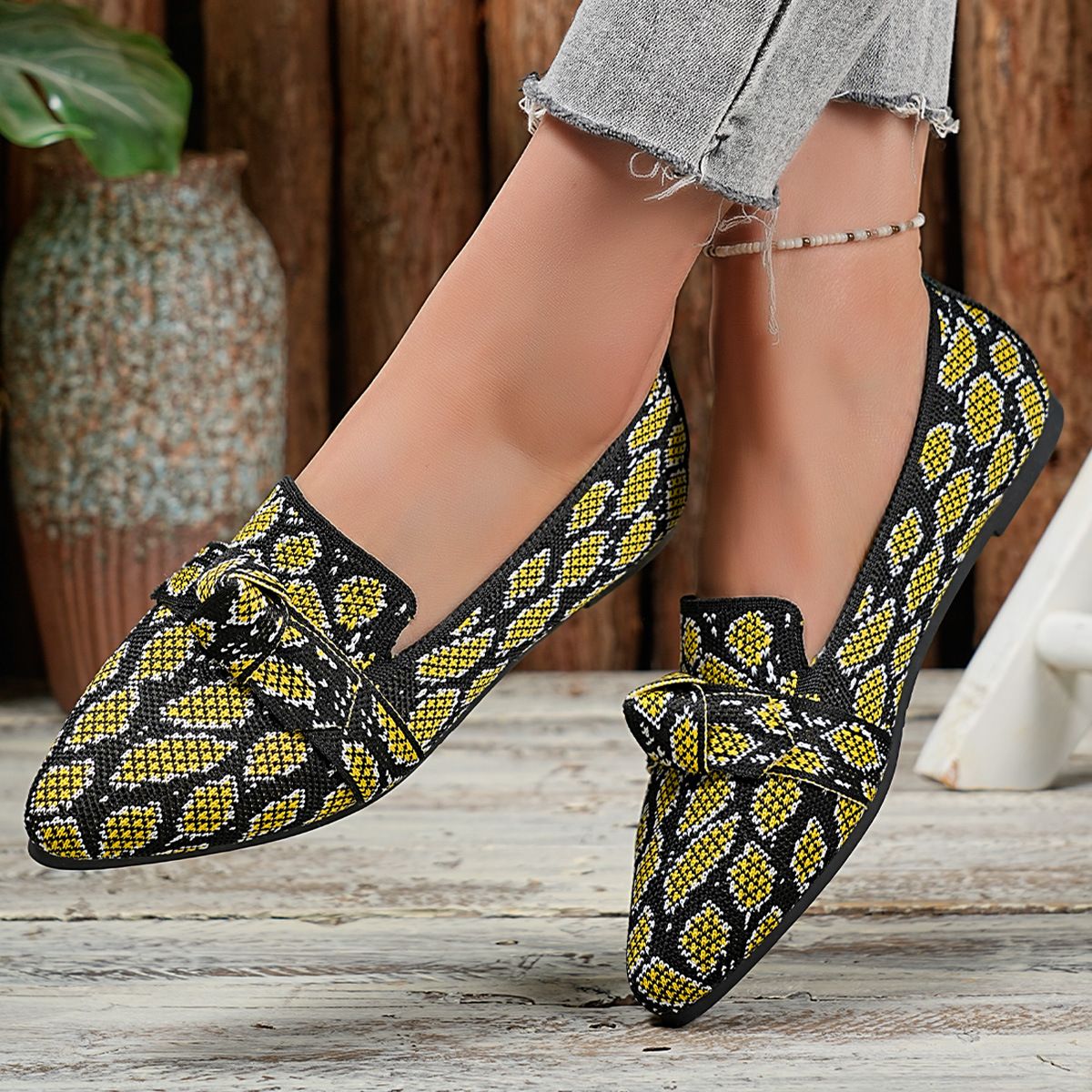 Women's Pointed Toe Flyknit Flat Shoes Slip-On Plus Size Spring Style Easy Wear Single Shoes_vogvips.com