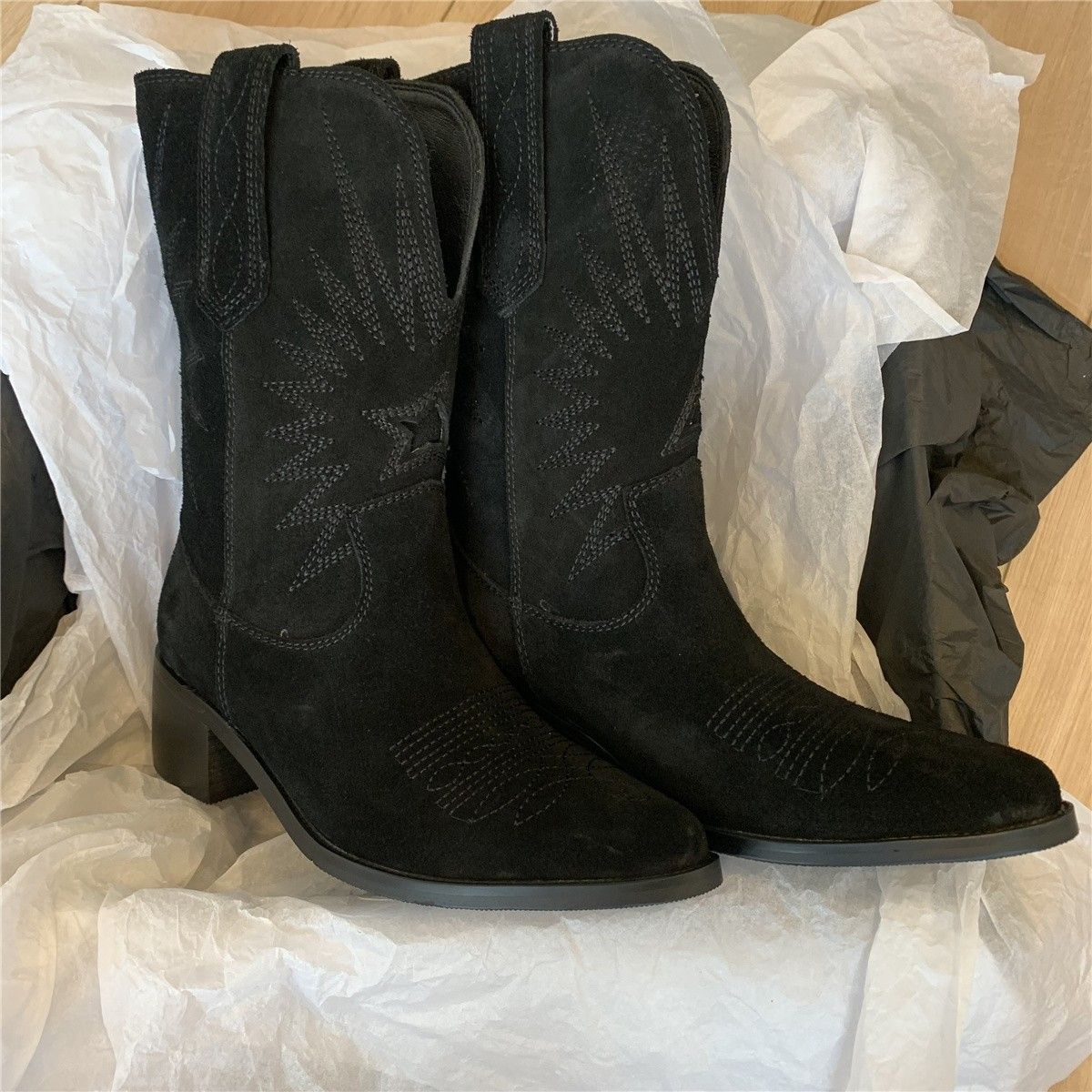 Women’s Shoes Stock Large Size Pointed Toe Chunky Heel Embroidered Sleeve Mid-calf Knight Boots_vogvips.com