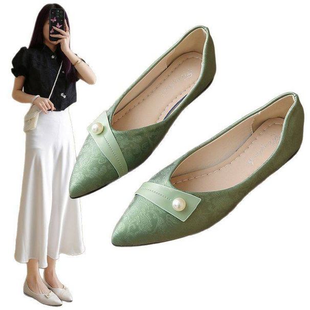 French Handcrafted Light Luxury Embossed Silk Mid-heel Shoes For Women, Green Pointed-toe Pearl Shallow Mouth Thick-heeled Single Shoes_vogvips.com