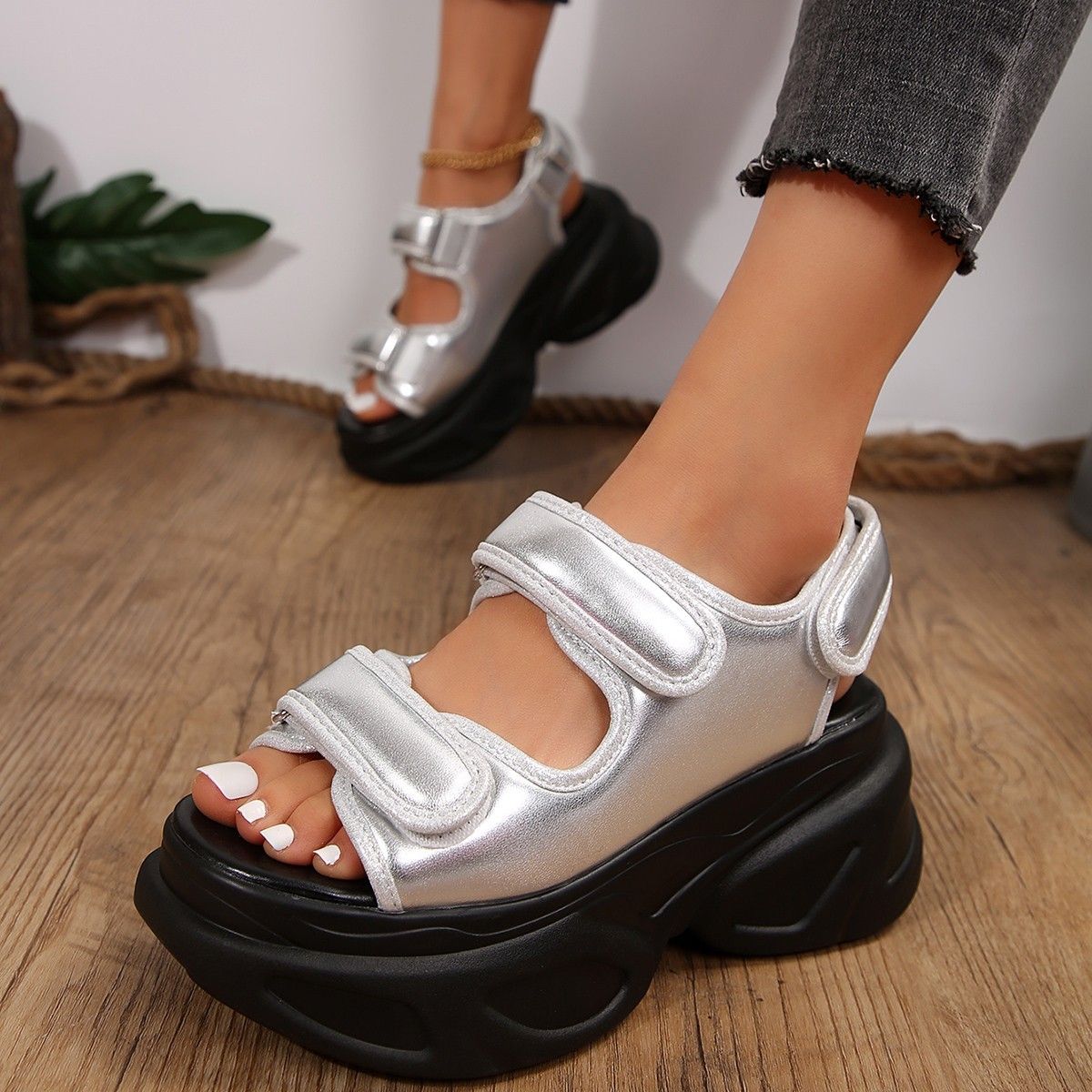 Solid Color Round Head One-line Velcro Casual Platform Women's Plum-size Sandals_vogvips.com