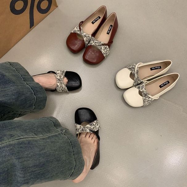 2042 New Round Toe With One Foot, Mary Jane Small Leather Women's That Are Not Tiring For Commuting, Grandma Flat Shoes,_vogvips.com