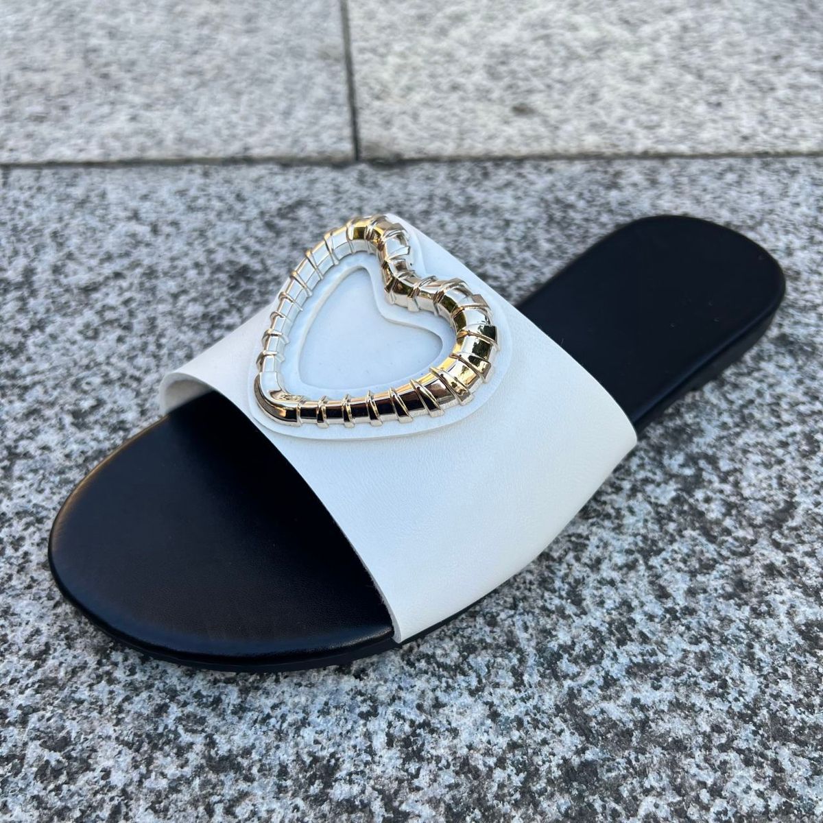 European Collection 2026 Summer New Fashion Heart-Shaped Hollow Rhinestone Soft Sole Comfortable Stylish Open-Toe_vogvips.com