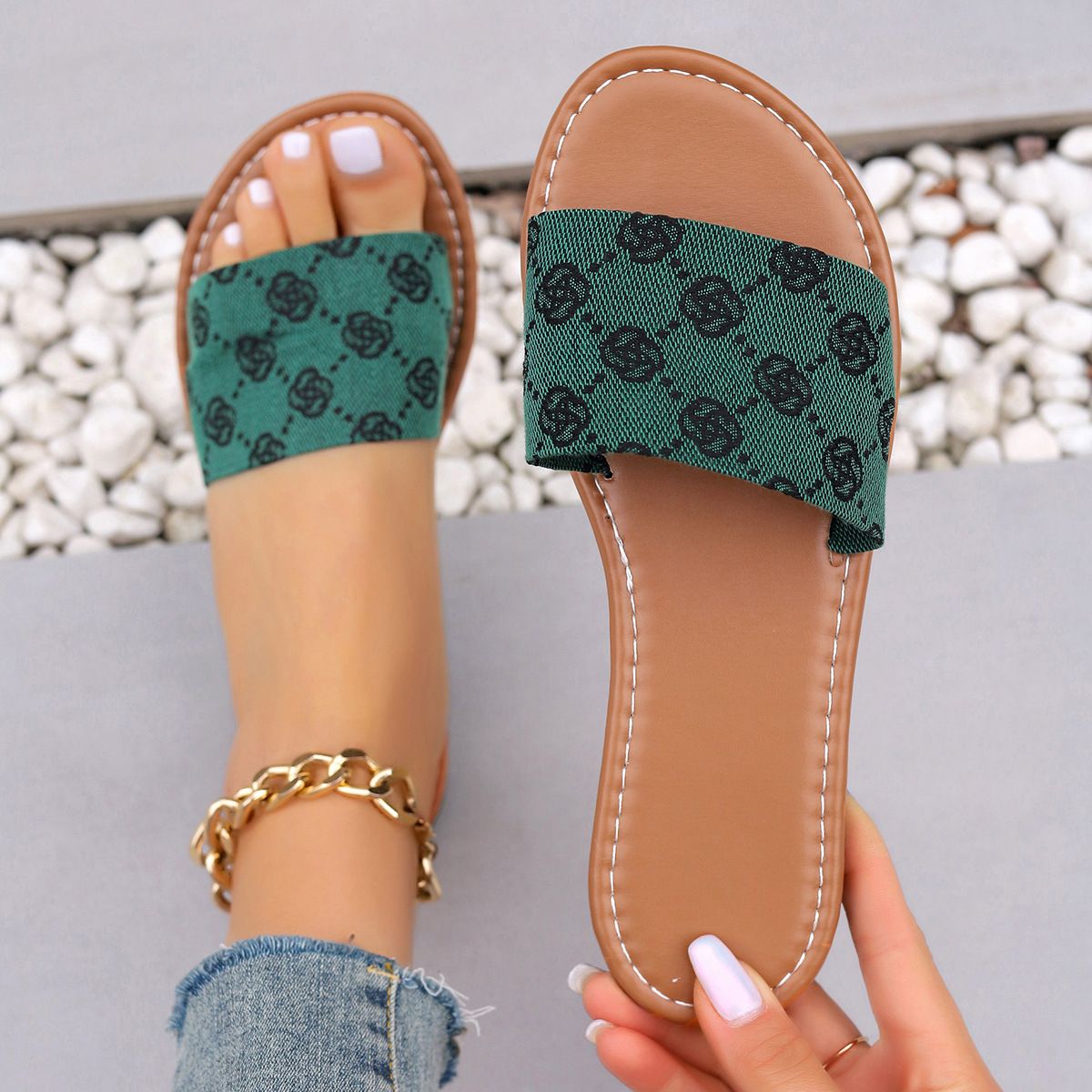 European And American Plus-size Women's Slippers 2024 Summer New Leopard Print Flat Round-toe Beach Sandals_vogvips.com