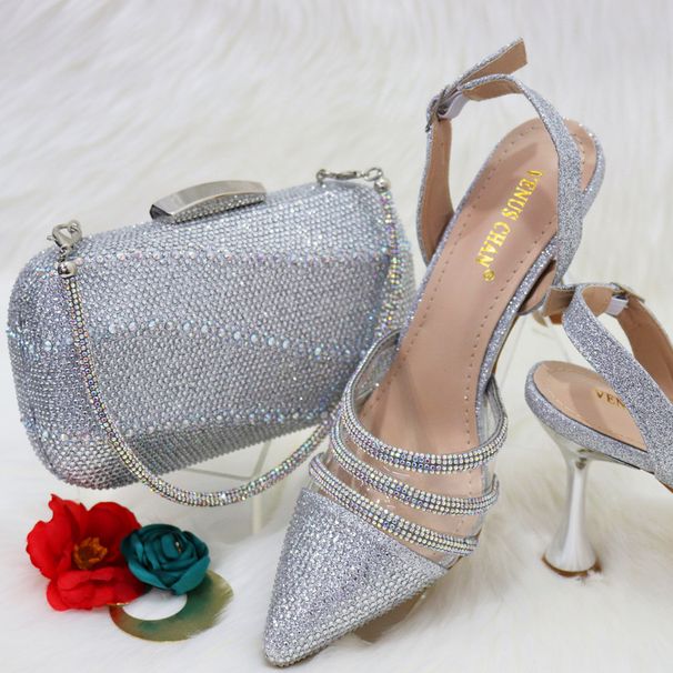Pair Your Silver Clutch/shoulder Bag With Skinny Pointed Sandals_vogvips.com