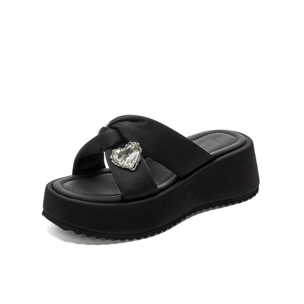 Hot Selling Thick One Piece For Women In The Summer Of 2026 New Exterior Soft Soled Rhinestone Comfortable Cool Slippers_vogvips.com