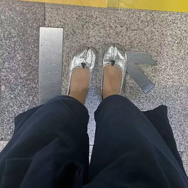 Mirror Toe Split Women's Flat Shoes - Genuine Leather Round Toe Slip-Ons For Casual & Dressy Outfits (Silver, Beige, Black)_vogvips.com
