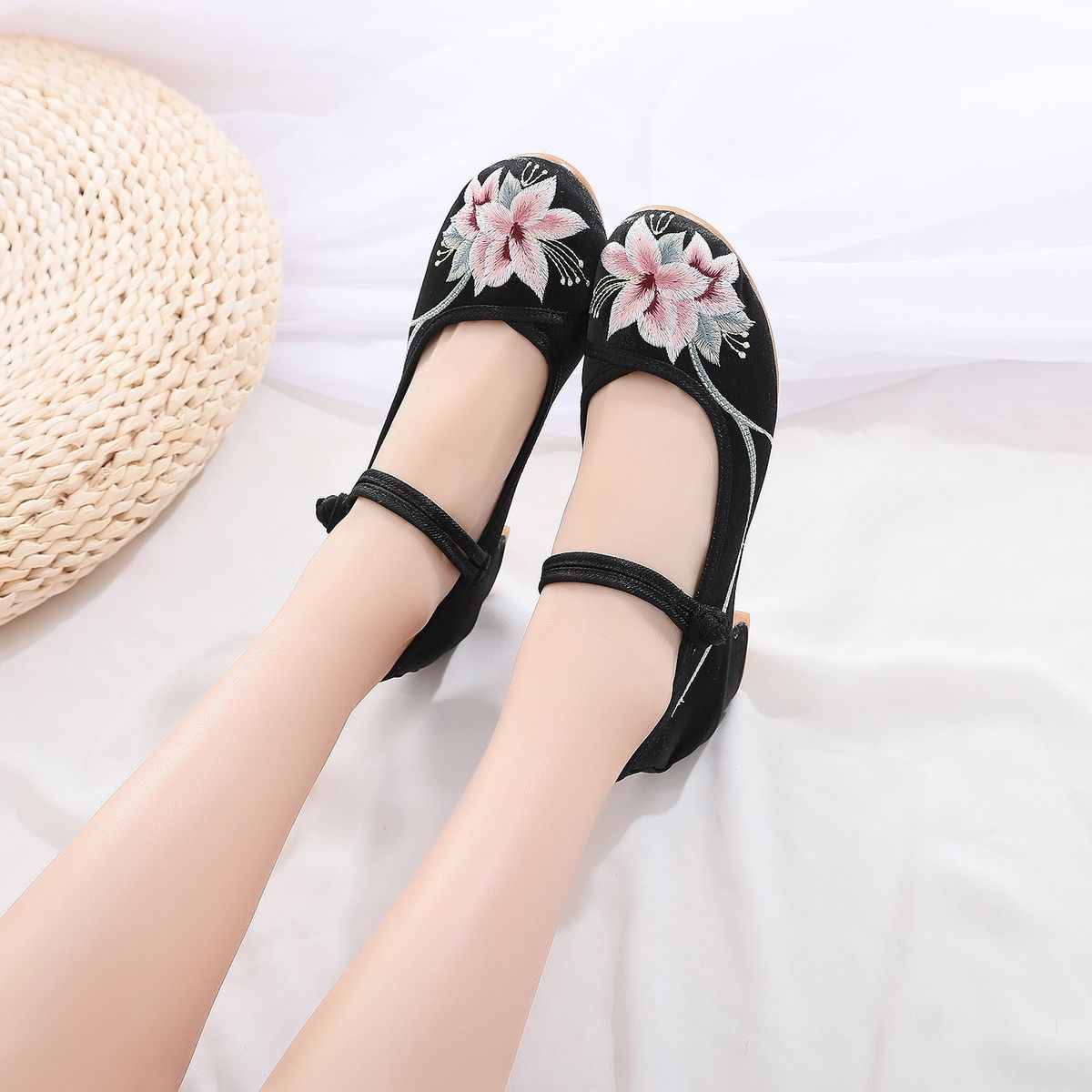 Women’s Shoes Spring And Summer New Retro Embroidery Elegant Women's Underwear Heightening Ancient Costume Embroidered Women's Shoes Dance Shoes_vogvips.com