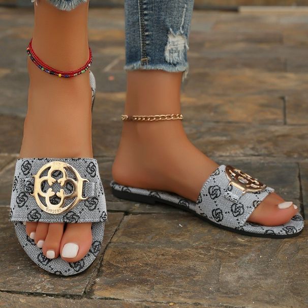 2026 New Flat Bottomed Embroidered Metal Buckle Slippers For Women's Outdoor Wear Lightweight Beach Sandals_vogvips.com