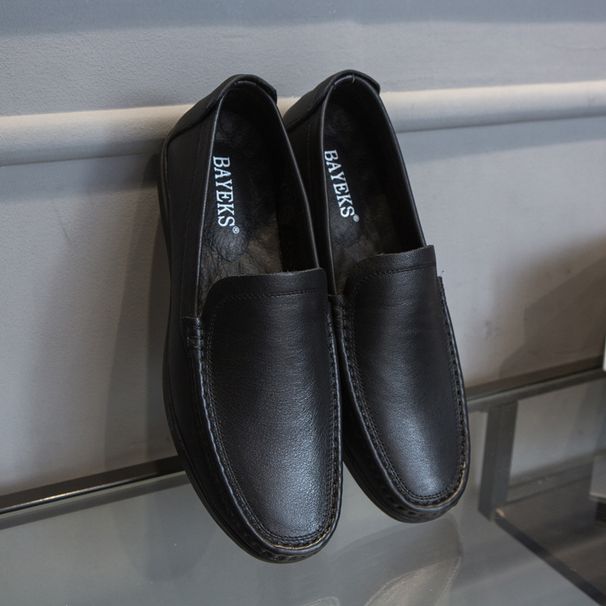 Spring and summer soft and comfortable leather men's casual shoes set foot hollow-out leather shoes bean shoes_vogvips.com