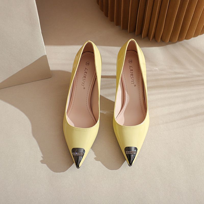 31-44 New Anti-collision Pointed Patent Leather High Heels Shallow Mouth Small Square Heel Versatile_vogvips.com