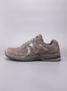 Vintage-Inspired Running Sneakers: Mesh And Suede Fusion With Subtle Color Blocks For Retro Athletic Style"_vogvips.com