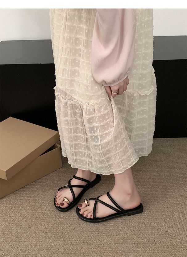 2025 New French Retro Small Metal Toe Women's Summer Home And Outdoor Fashion Versatile Flat Beach Sandals_vogvips.com