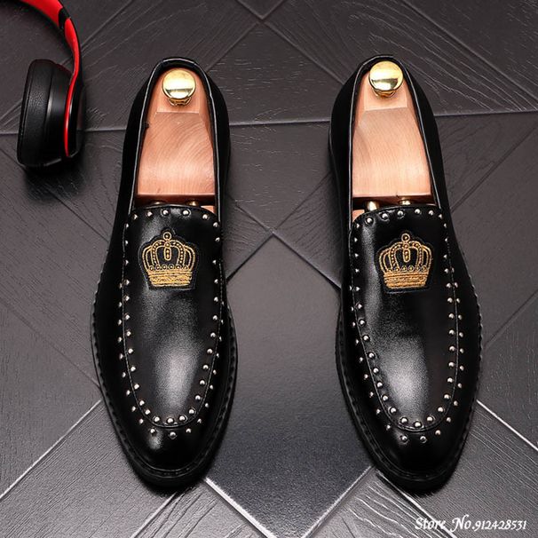 Designer Brand Casual Shoes Men UK Crown Embroidery Rivet Oxford Homecoming Dress Wedding Prom Loafer Sapato Social Atos_vogvips.com