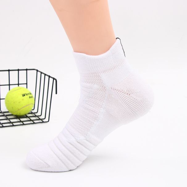 Men's sports socks, sweat absorbent and non slip running socks, outdoor socks, towel bottom boat socks, short tube elite basketball socks for men_vogvips.com