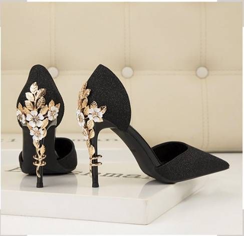 The Party Is Paired With An Iron Diamond Shoe Bag Hollowed Out High-heeled Round Toe Sandals And A Stylish Dinner Set_vogvips.com