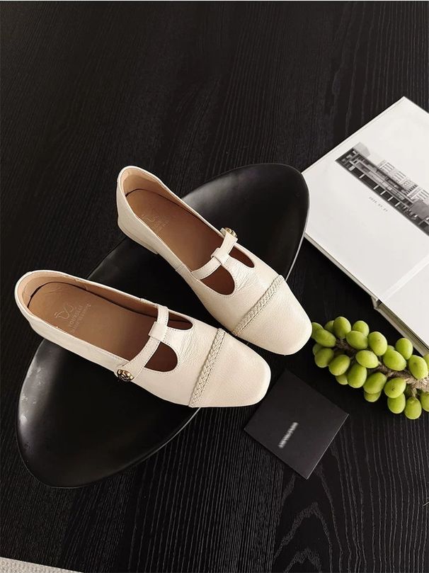 French Vintage Magnolia T-shaped Mary Jane Shoes For Women With A Shallow Neckline, Paired With A Skirt And Small Leather Shoes._vogvips.com