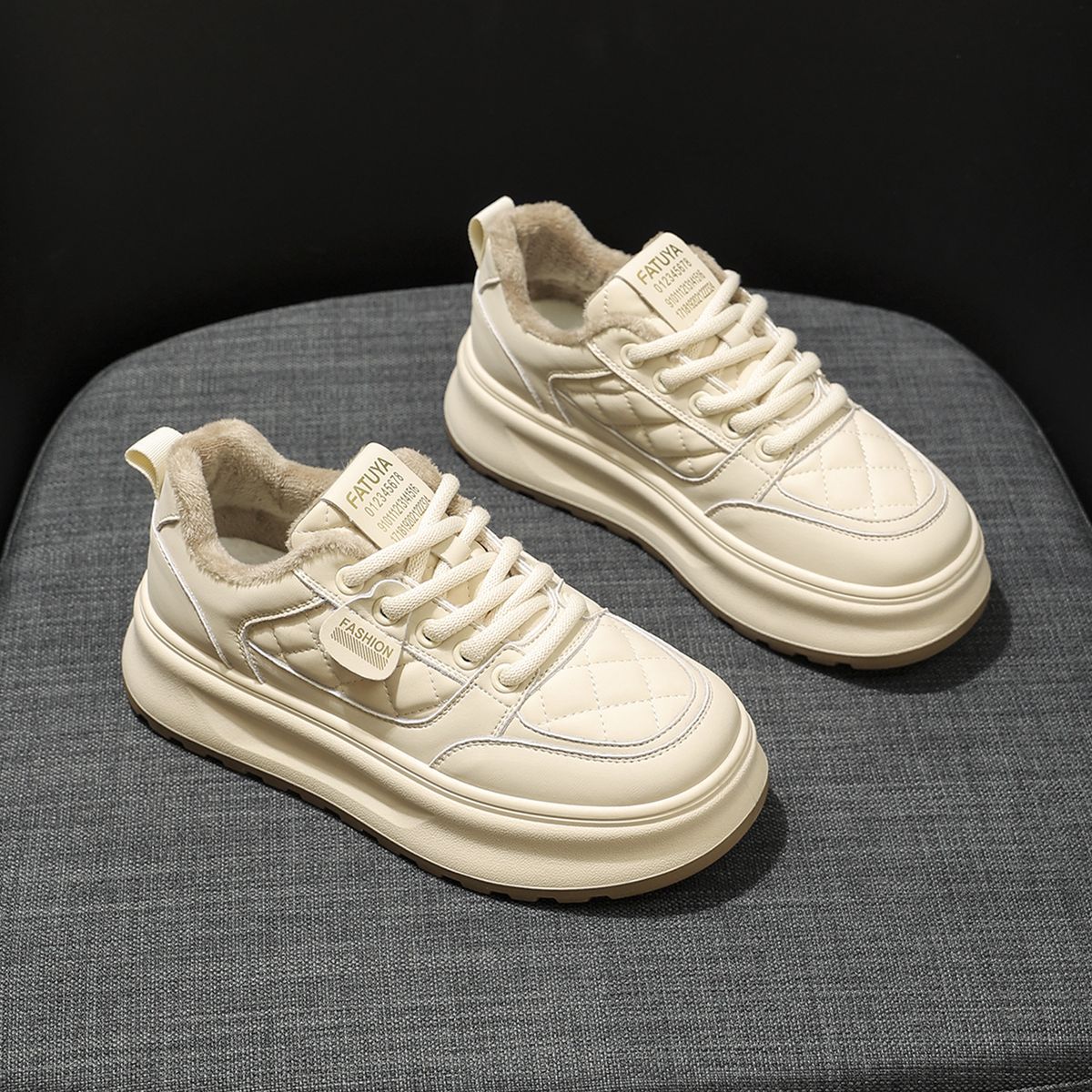 White Sneakers Women's Shoes 2026 Winter New Style Fleece Versatile Thick-soled Women's Shoes_vogvips.com