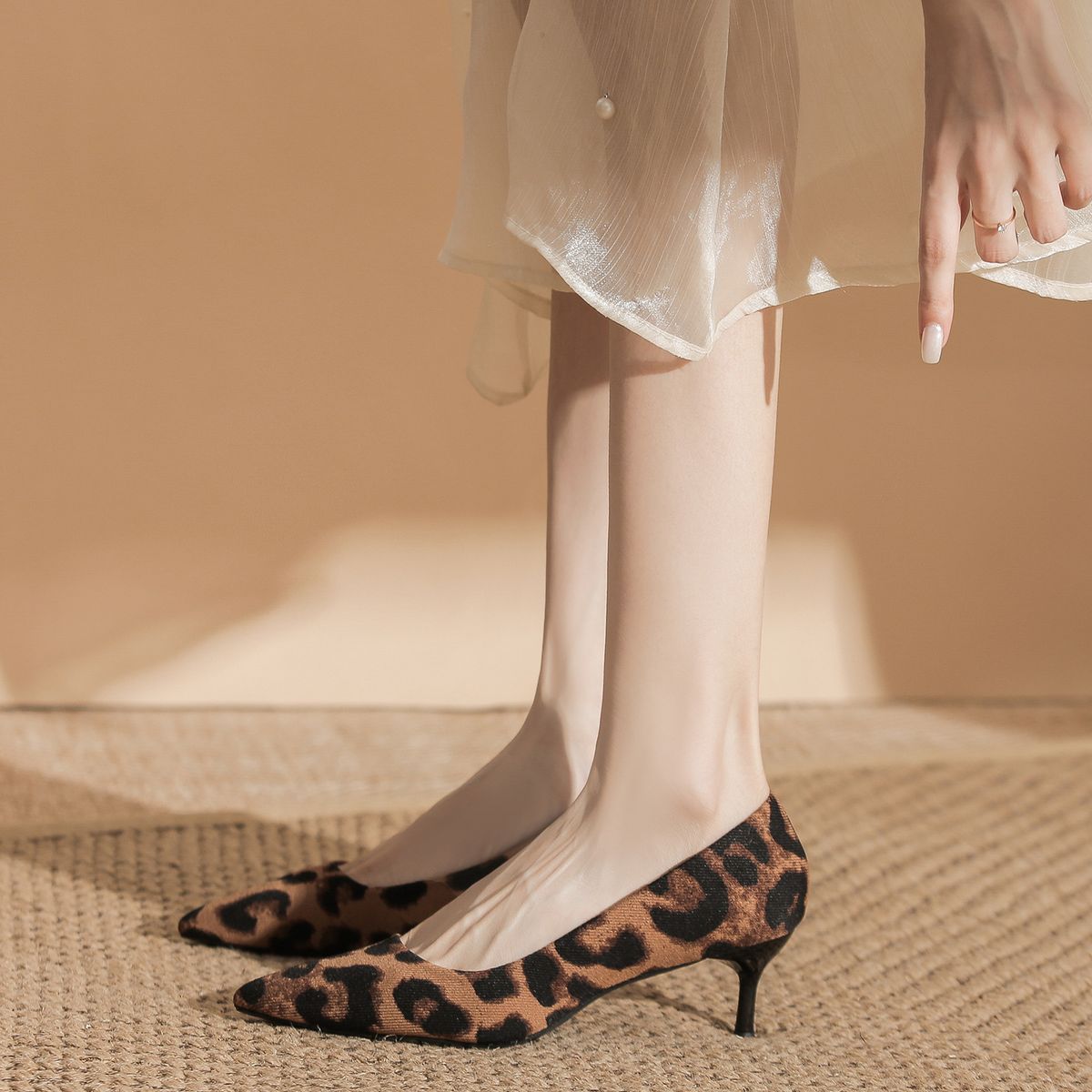 Pointy French Type New Leopard Print Thin Heel Shoes New Style Not Tired Feet Fashion Sexy Comfortable Pointy Shallow Heels_vogvips.com