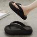 Trendy Students Wearing Flip Flops Outside, Female Summer Internet Celebrity Instagram 2025 New Anti Slip Clip On Foot_vogvips.com