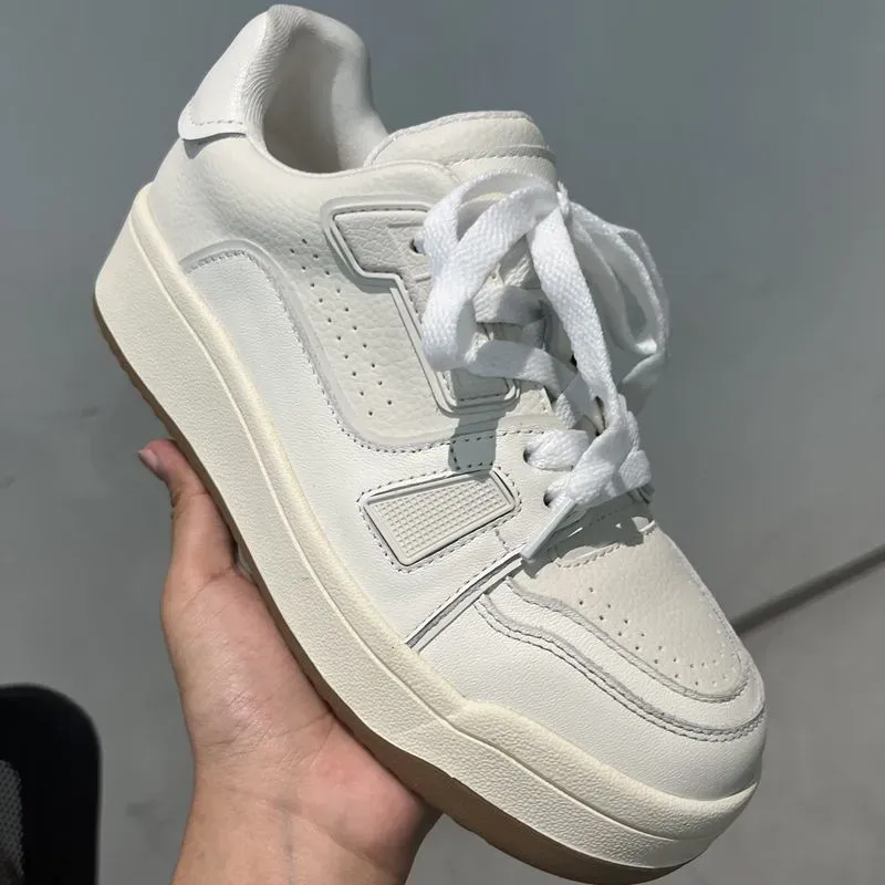 design Premium Shoes 2026 New Women's Genuine Leather Thick Sole Sneakers, Distressed Lace-Up White Board Shoes Free_vogvips.com