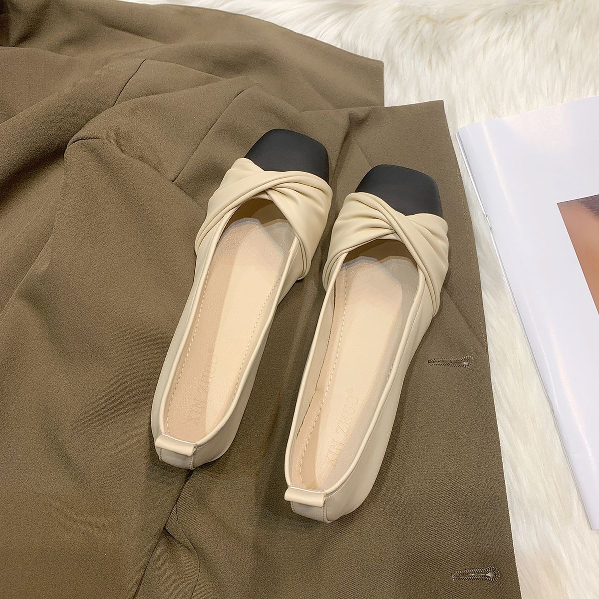 Niche Design Flat Shoes For Women 2024 Spring Autumn Square Toe Shallow Mouth Soft Sole Loafers High-end Feel_vogvips.com