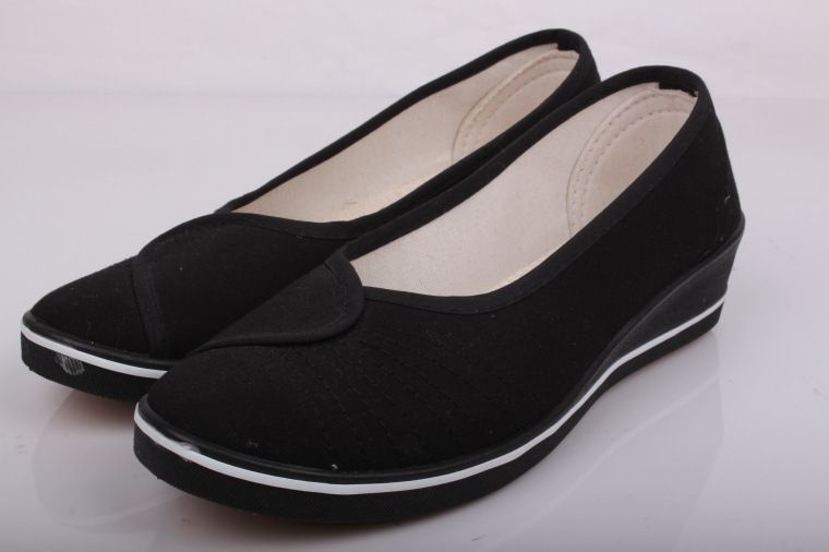 One Character Brand Nurse Women's Sloping Heel Soft Sole 2025 New White Autumn And Winter Old Beijing Cloth Shoes Flat_vogvips.com