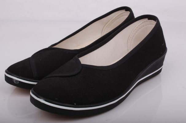 One Character Brand Nurse Women's Sloping Heel Soft Sole 2025 New White Autumn And Winter Old Beijing Cloth Shoes Flat_vogvips.com