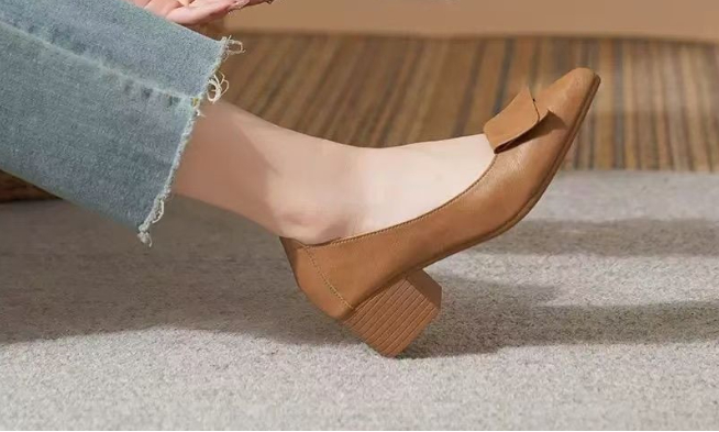 Pointed-toe High-heeled 2026 New French Style Soft Leather Elegant Versatile Chunky Heel Shallow Women's Shoes_vogvips.com