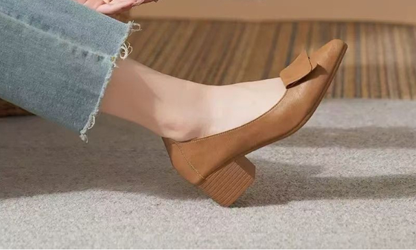 Pointed-toe High-heeled 2026 New French Style Soft Leather Elegant Versatile Chunky Heel Shallow Women's Shoes_vogvips.com