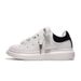 White Sneakers With Black Accents And Chunky Laces: A Fusion Of Playful Style And Daily Versatility_vogvips.com