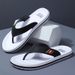 Neue Flip-Flops 2023 Sommer Tragen Anti-Rutsch-Hausschuhe Strand Koreanische Version Herren-Clip-Fuß-Sandalen_vogvips.com