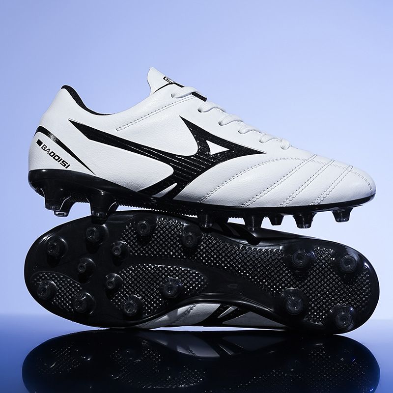 Low top football shoes actual football shoes broken nails special training shoes_vogvips.com
