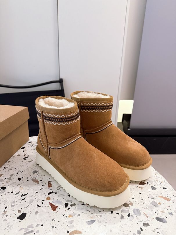 2025 Genuine Leather Anti-slip Thick-soled New Style Ethnic Snow And Wind Floor Boots, Versatile Lace Mid-calf Cotton Shoes With Electric Embroidery_vogvips.com