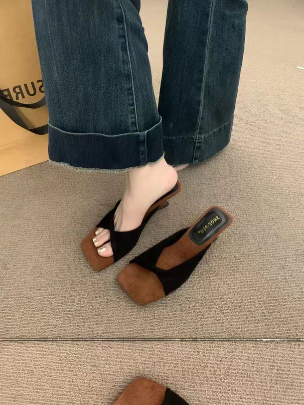 Sweet Floral Women's Sandals For Wearing Outside. Summer Chic Style With Pleated Surface And Flat Sole. Women's Sandals._vogvips.com