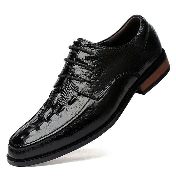 Men's Leather Shoes Low-top Leather Embossed Crocodile Grain Hole Casual Shoes Wooden Root Single Men's Shoes_vogvips.com