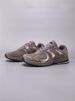 Vintage-Inspired Running Sneakers: Mesh And Suede Fusion With Subtle Color Blocks For Retro Athletic Style"_vogvips.com