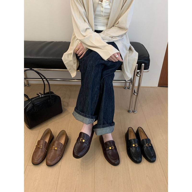 Old Money Flat Low-Heel Loafers For Women, 2026 Autumn New British Style Belt Buckle Small Leather Shoes, Vintage_vogvips.com