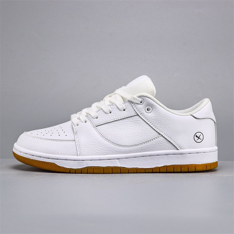 Minimalist White Leather Sneakers With Gum Sole: Timeless Style For Everyday Wear_vogvips.com